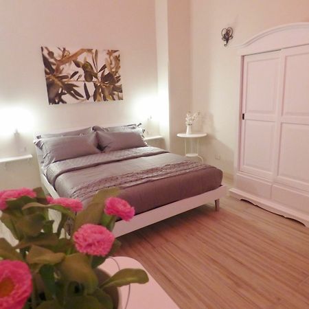 Da Polly A Piazza Amedeo Bed & Breakfast Naples Exterior photo