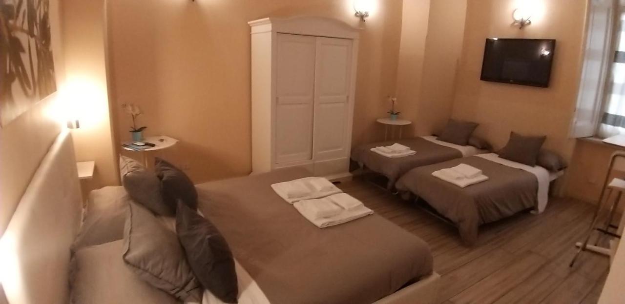 Da Polly A Piazza Amedeo Bed & Breakfast Naples Exterior photo