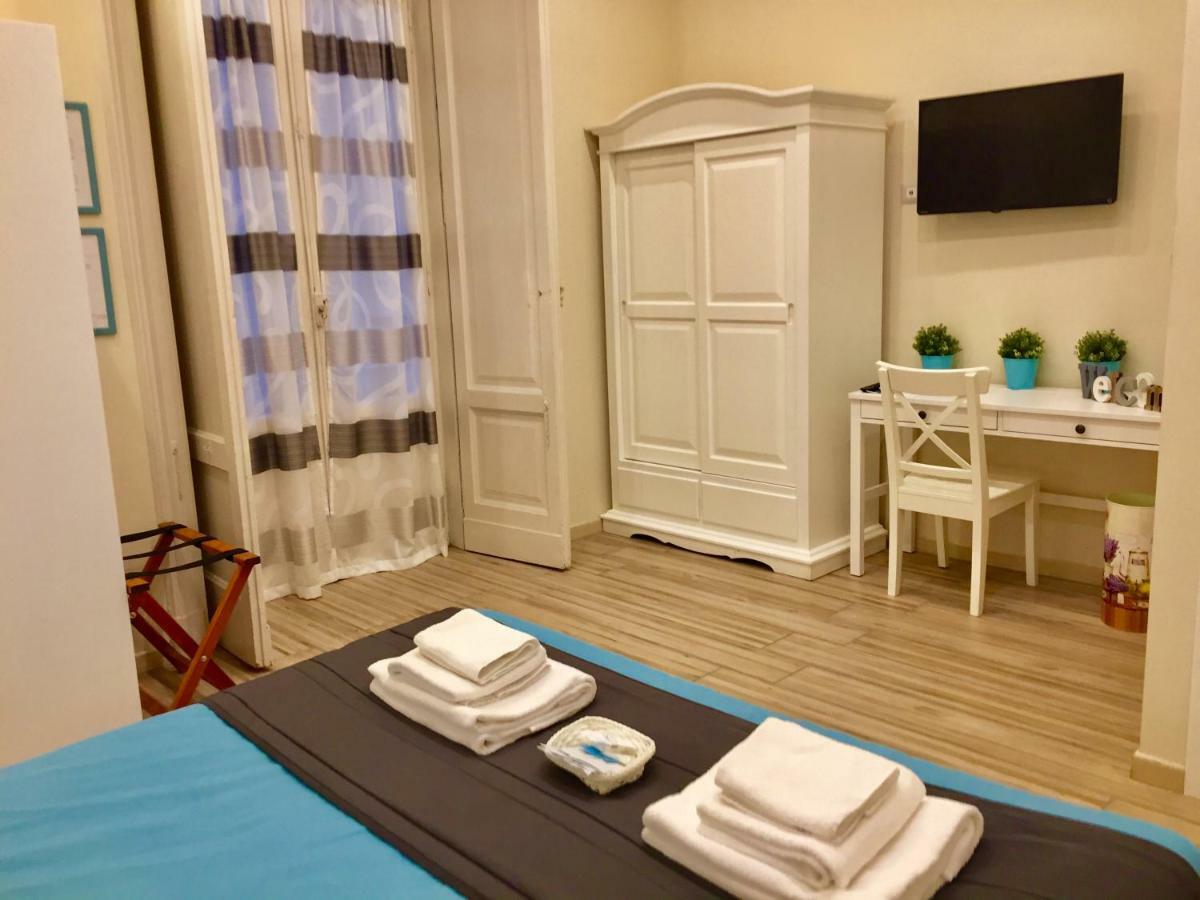 Da Polly A Piazza Amedeo Bed & Breakfast Naples Exterior photo