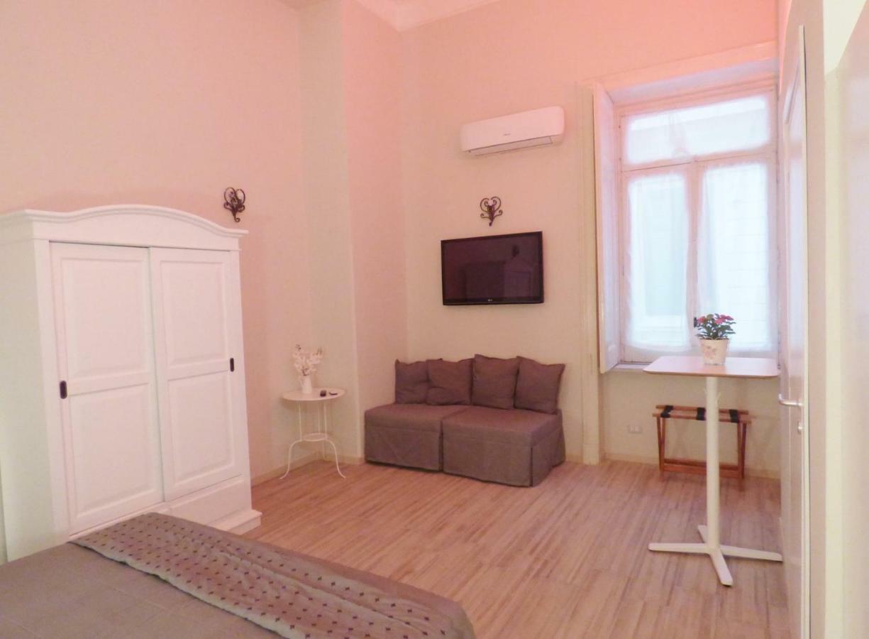 Da Polly A Piazza Amedeo Bed & Breakfast Naples Exterior photo