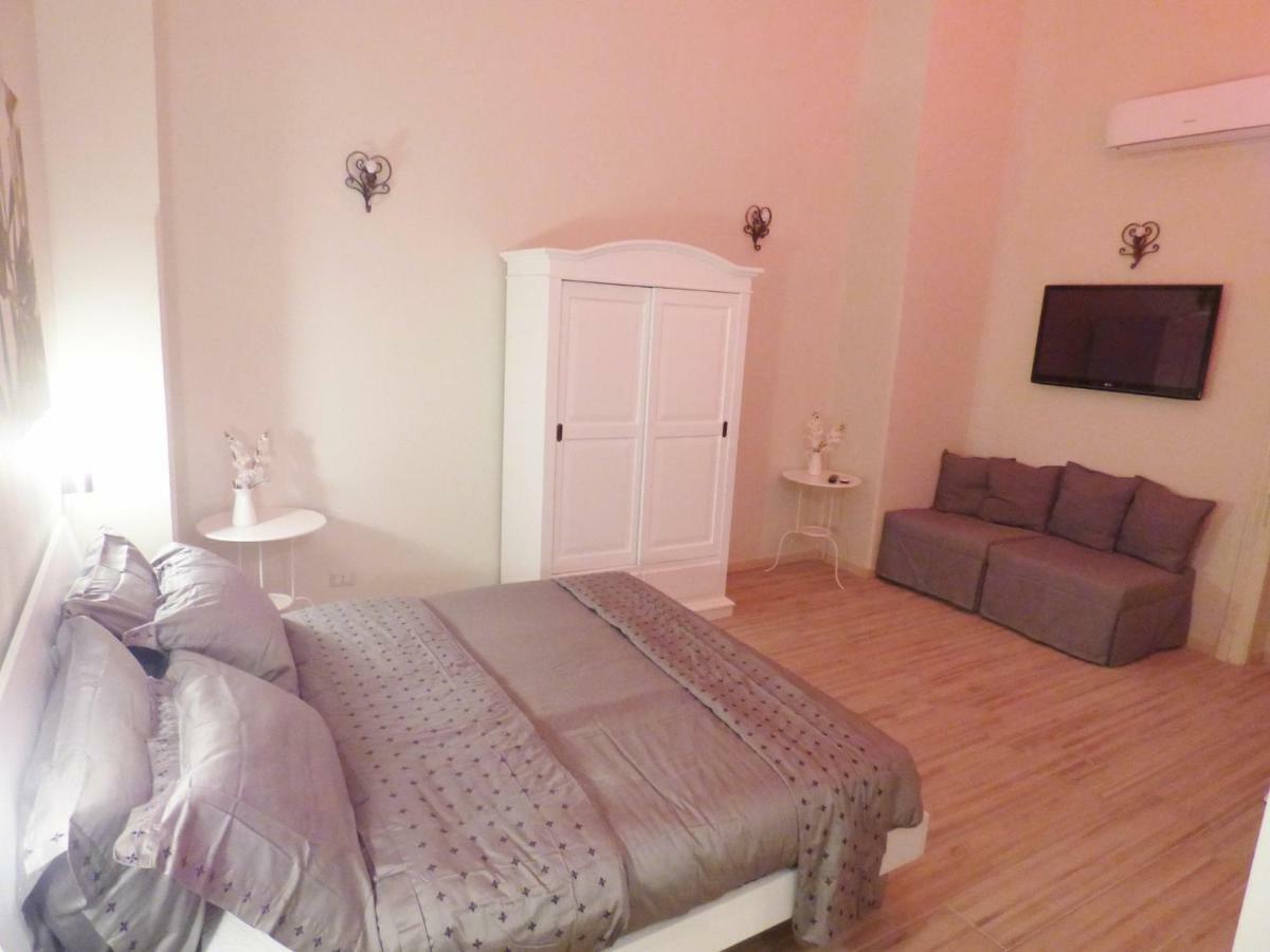 Da Polly A Piazza Amedeo Bed & Breakfast Naples Exterior photo