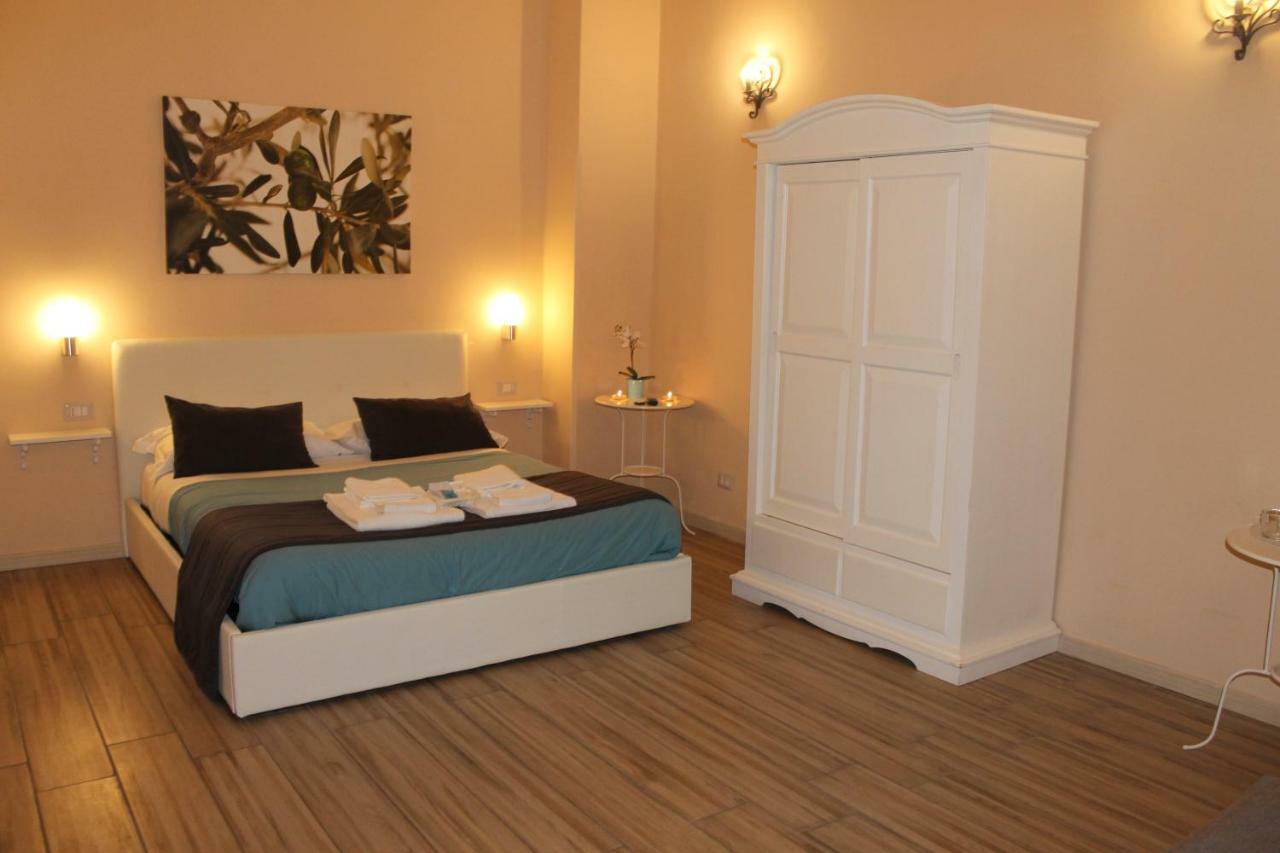 Da Polly A Piazza Amedeo Bed & Breakfast Naples Exterior photo