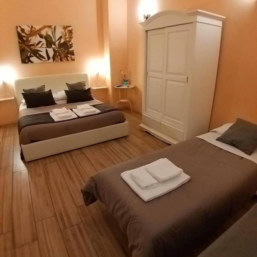 Da Polly A Piazza Amedeo Bed & Breakfast Naples Exterior photo